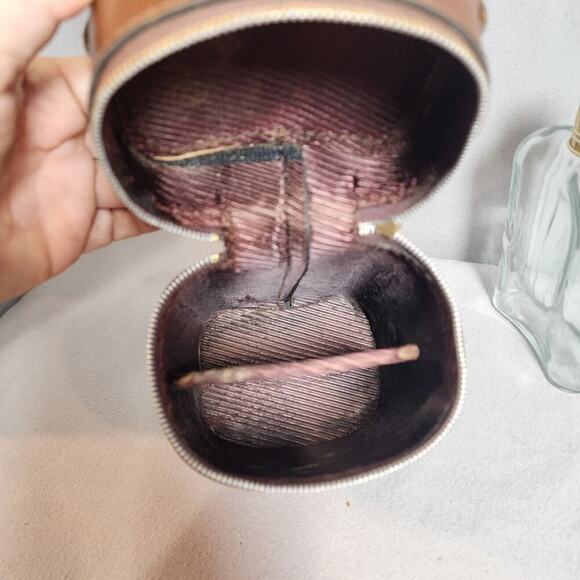 Vintage Mid-Century Travel Leather‎ Flask Carrier With (2) Glass Flasks - Picture 6 of 9